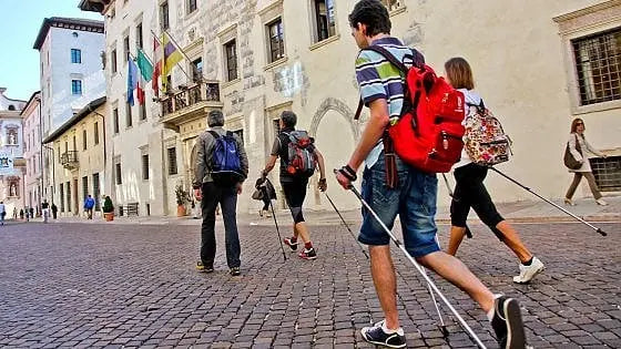 Urban Trekking: What It Is and How to Practice It CALZATURIFICIO ZAMBERLAN SRL