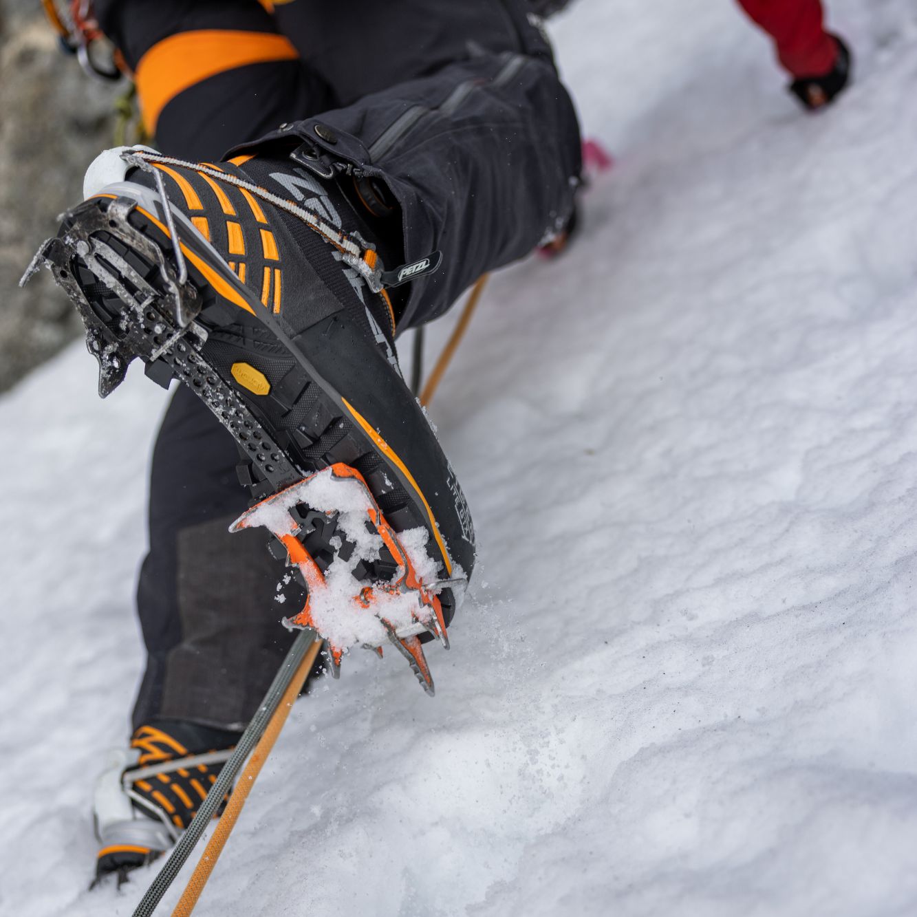 EIGER LITE GTX RR BOA PU - Nero/Arancione